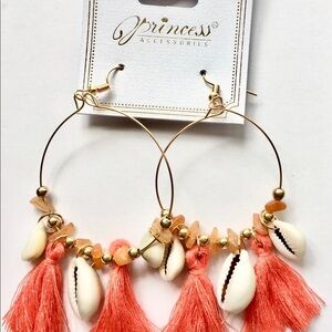 EARRINGS BOHO TASSEL Coral & gold tone w/ shells!